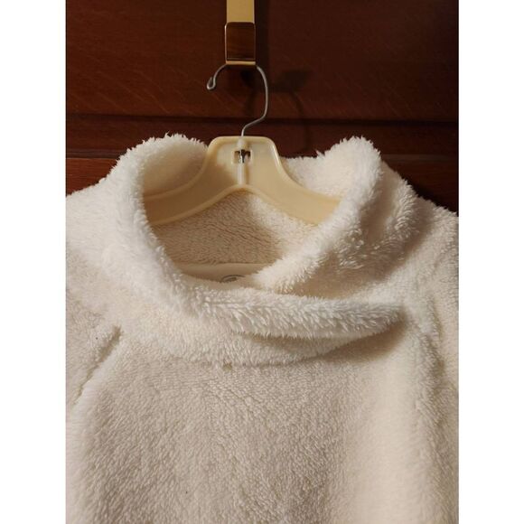 Athletic Works Women's WHITE Fur Sweatshirt - Picture 6 of 8
